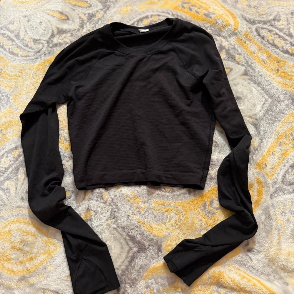Lululemon swiftly black cropped long sleeve size 4